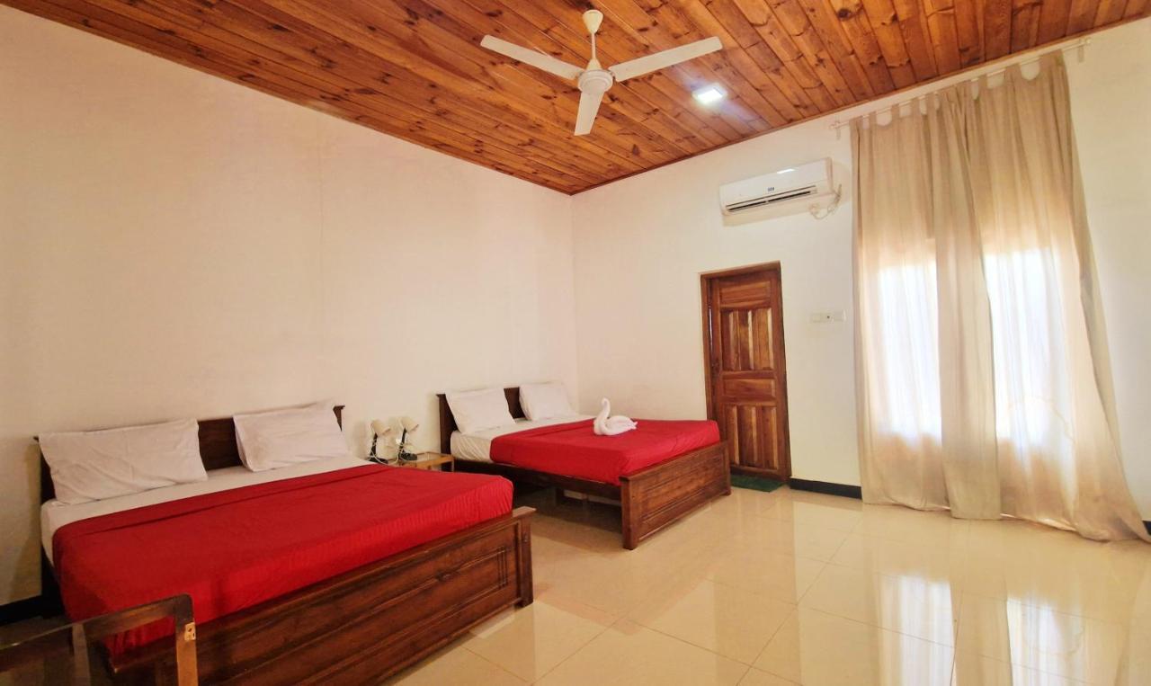 Italian Guest Hotel Trincomalee Eksteriør billede