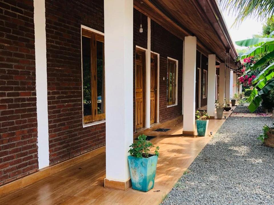 Italian Guest Hotel Trincomalee Eksteriør billede