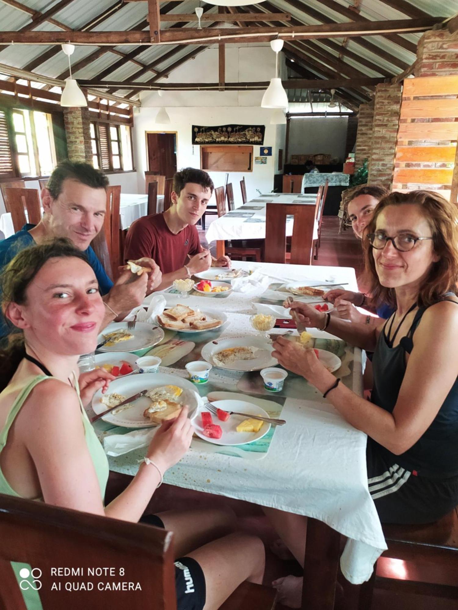 Italian Guest Hotel Trincomalee Eksteriør billede