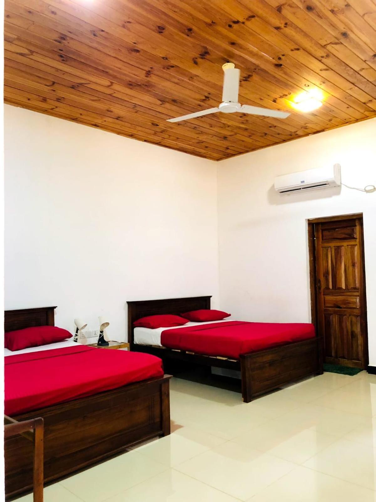 Italian Guest Hotel Trincomalee Eksteriør billede